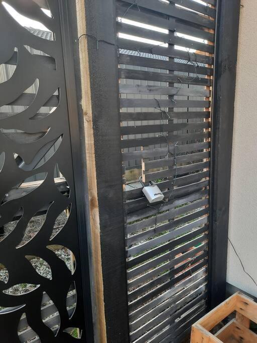 Banbury Deluxe With Spa Bath! Private Courtyard! ควีนส์ทาวน์ ภายนอก รูปภาพ
